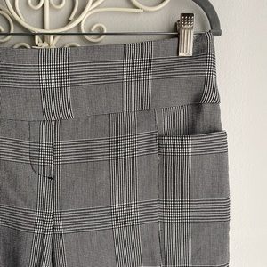 APT 9 // Houndstooth Legging